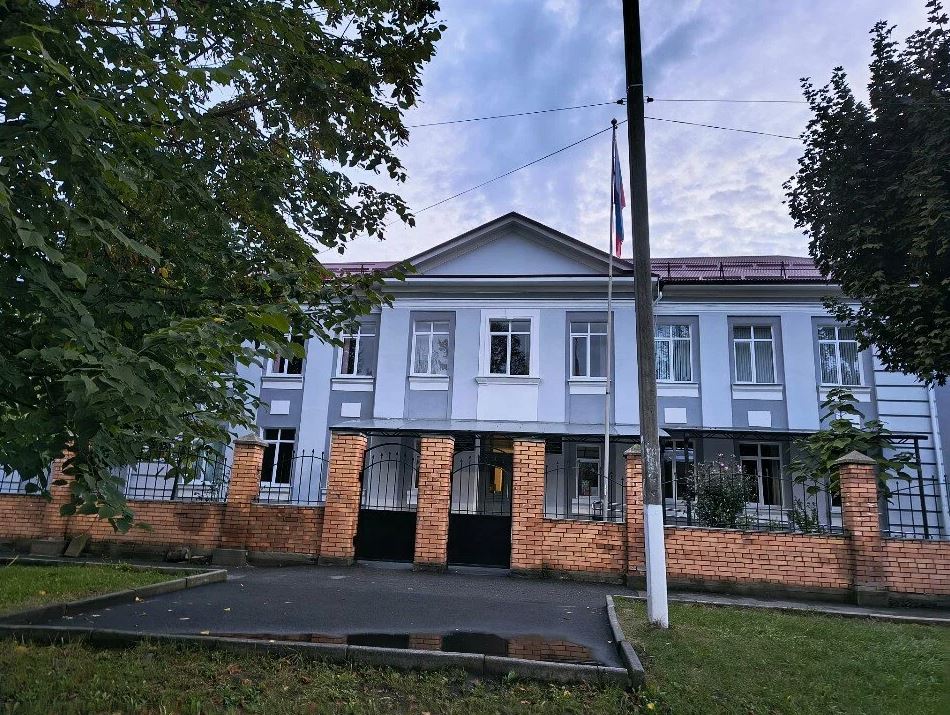 Фотография школы.